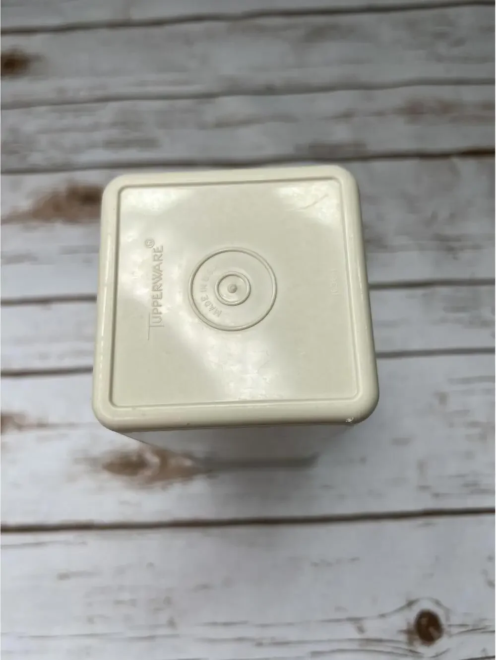 Tupperware Vintage Square‎ Tan Plastic Cracker Saver Container